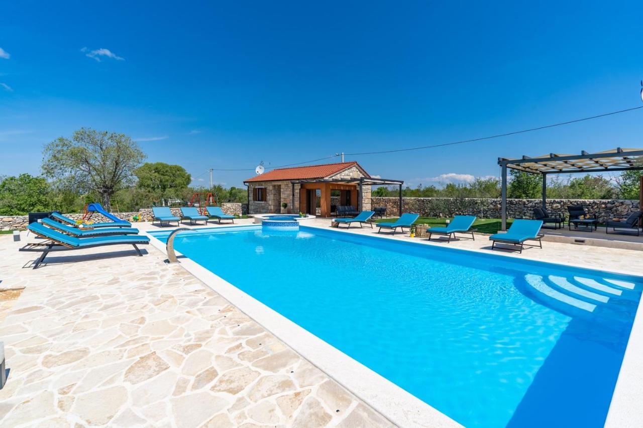 New! Promina Luxury Villa With 72Sqm Heated Pool, Jacuzzi, Infrared Sauna, Tennis Court, Media Room Bogatic Экстерьер фото