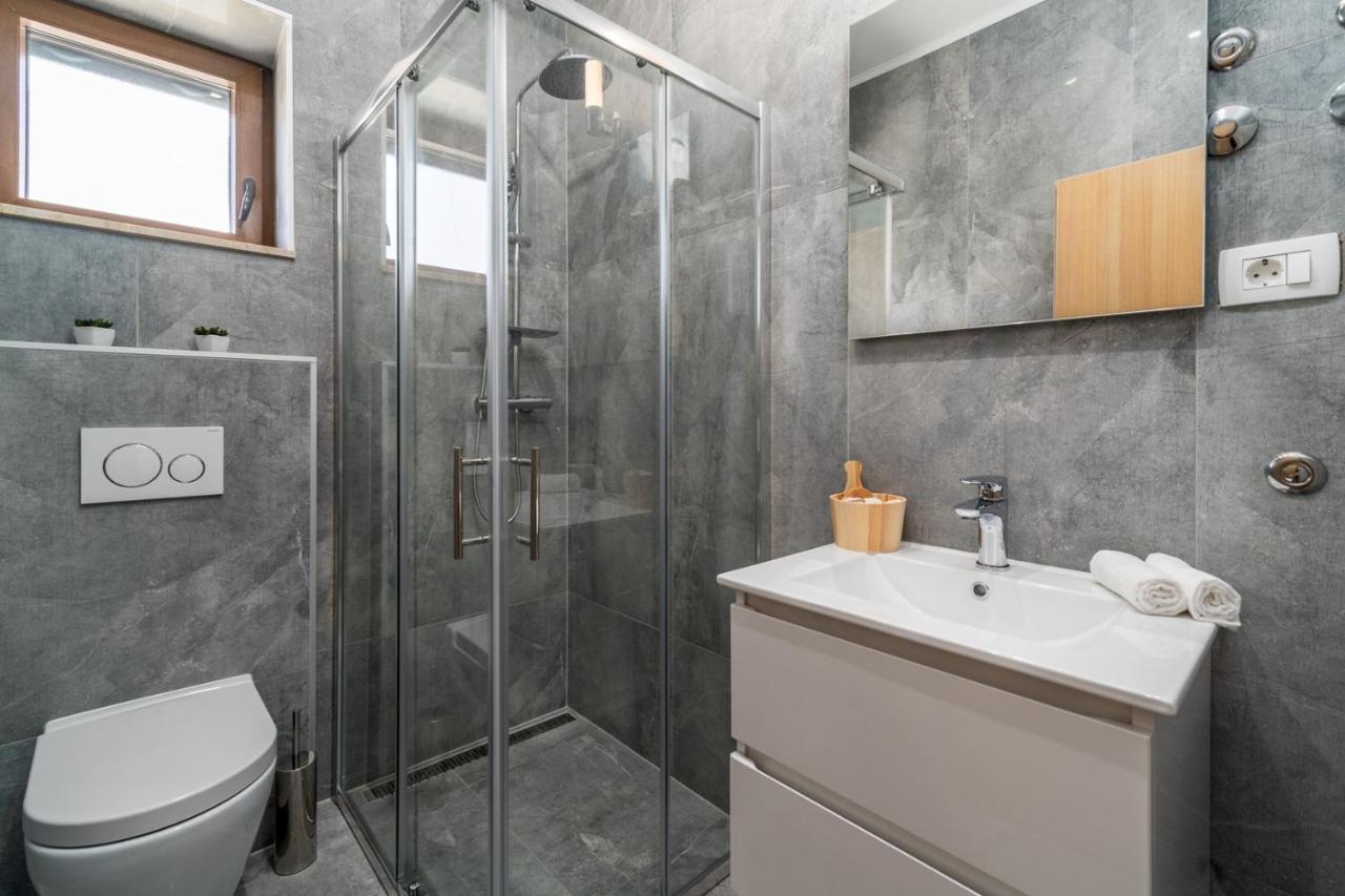 New! Promina Luxury Villa With 72Sqm Heated Pool, Jacuzzi, Infrared Sauna, Tennis Court, Media Room Bogatic Экстерьер фото