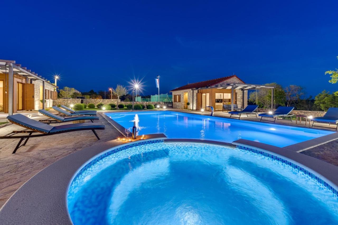 New! Promina Luxury Villa With 72Sqm Heated Pool, Jacuzzi, Infrared Sauna, Tennis Court, Media Room Bogatic Экстерьер фото