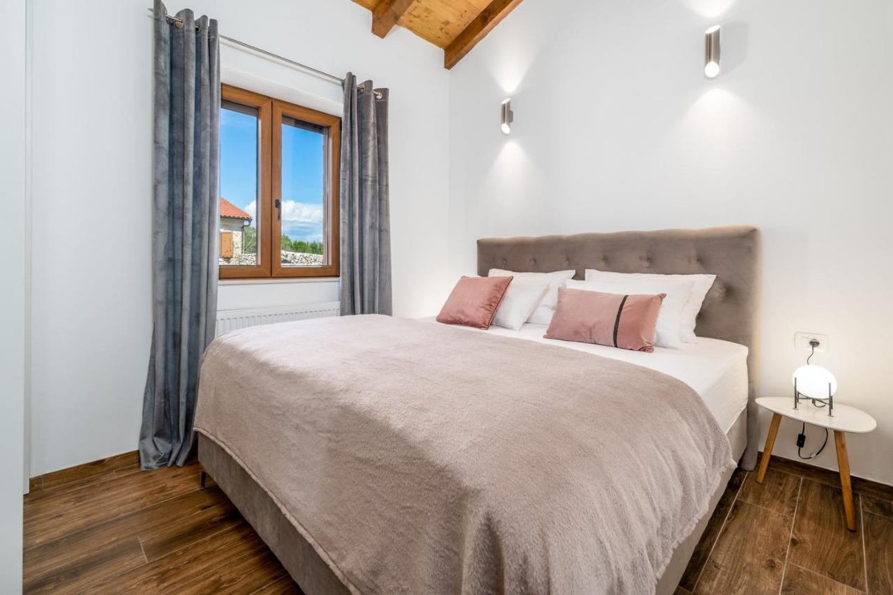 New! Promina Luxury Villa With 72Sqm Heated Pool, Jacuzzi, Infrared Sauna, Tennis Court, Media Room Bogatic Экстерьер фото