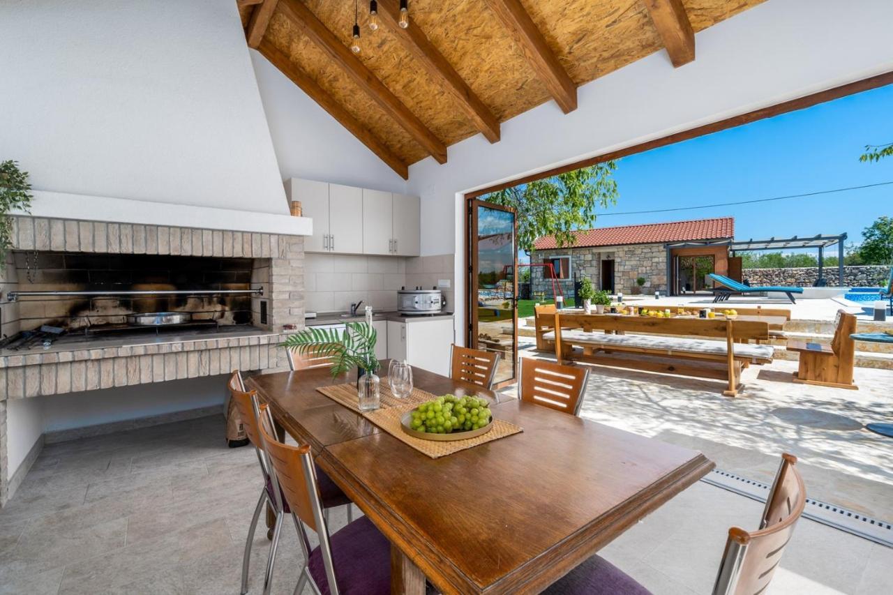 New! Promina Luxury Villa With 72Sqm Heated Pool, Jacuzzi, Infrared Sauna, Tennis Court, Media Room Bogatic Экстерьер фото
